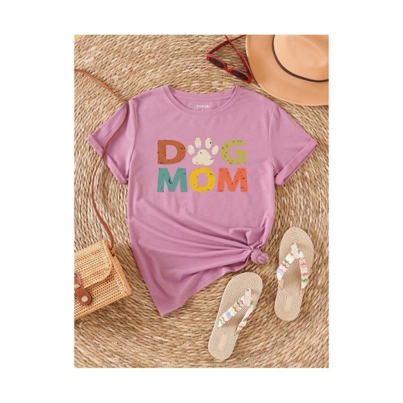SHEIN Tops - 🆕 dog mom tee 🐶